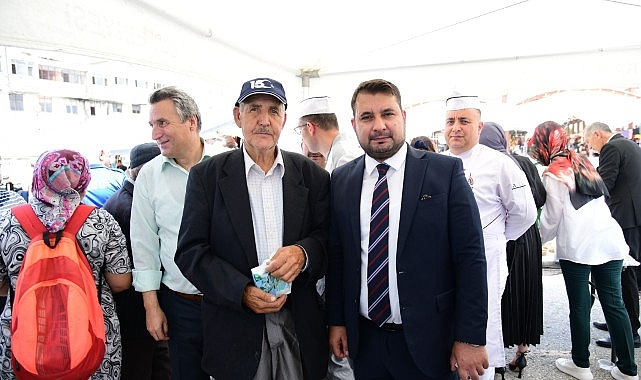 Kahramankazan Belediye Başkanı Selim Çırpanoğlu, paylaşmanın sembolü olan Aşure Günü’nde vatandaşlar ile bir araya geldi