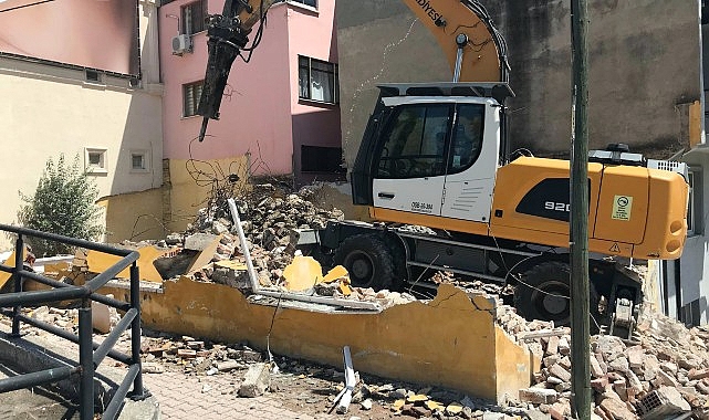 Kamu arazisine inşa edilen gecekondu yıkıldı