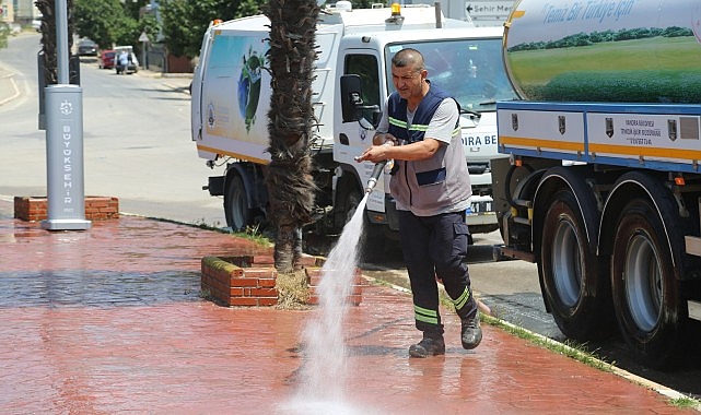 Kandıra Belediyesi tarafından titizlikle sürdürülen temizlik çalışmaları aralıksız devam ediyor