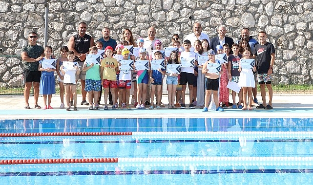 Mudanya Belediyesi tarafından düzenlenen yüzme kursları 1. Dönemi başarıyla tamamlandı. Yaklaşık 250 minik yüzücü düzenlenen törenle sertifikalarını aldı