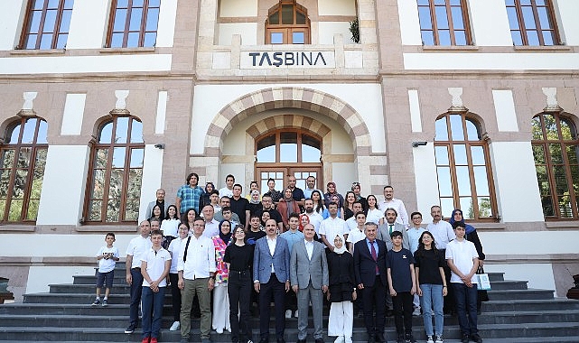 Vali Özkan ve Başkan Altay LGS’de Türkiye Birincisi Olan Konyalı Öğrencilerle Buluştu