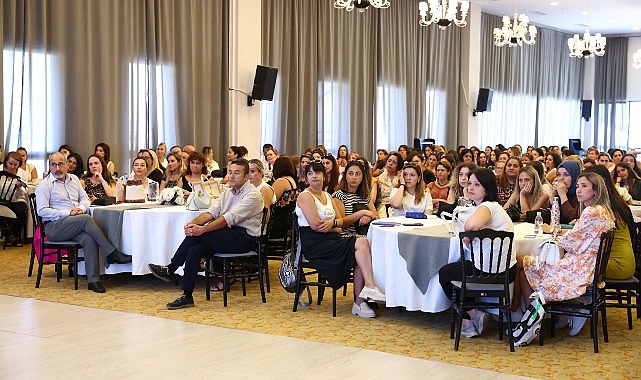 Çankaya Belediyesi’nin kreşlerinde görev yapan 250’den fazla eğitmen yeni döneme çalıştay ile hazırlanıyor.