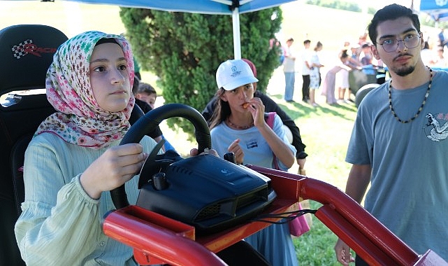 Kılavuz Gençlik’ten çocuklara muhteşem şenlik