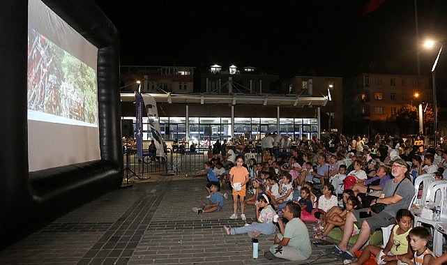 Küçükçekmece’de Açık Hava Sinema Günlerine Yoğun İlgi