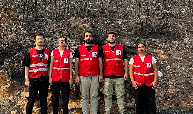 Türk Kızılay, İzmir’deki Orman Yangınlarına Müdahale Eden Ekiplere ve Vatandaşlara Destek Veriyor