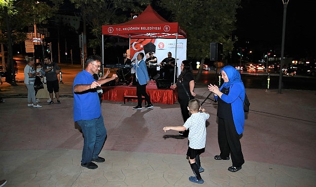 Yaza Merhaba Konserleri Eğlendiriyor