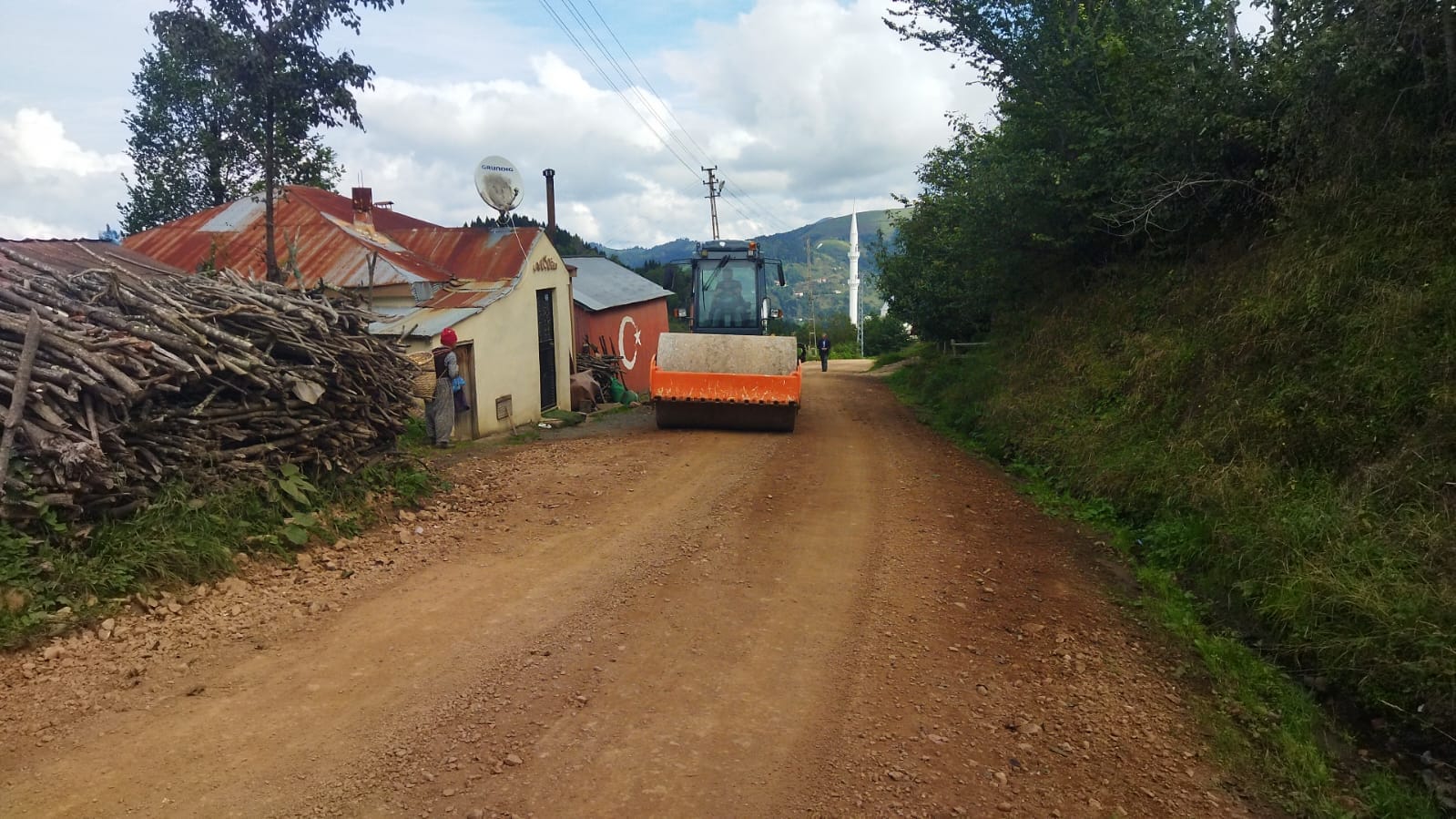 Trabzon Geyikli’de yol çalışmaları sürüyor