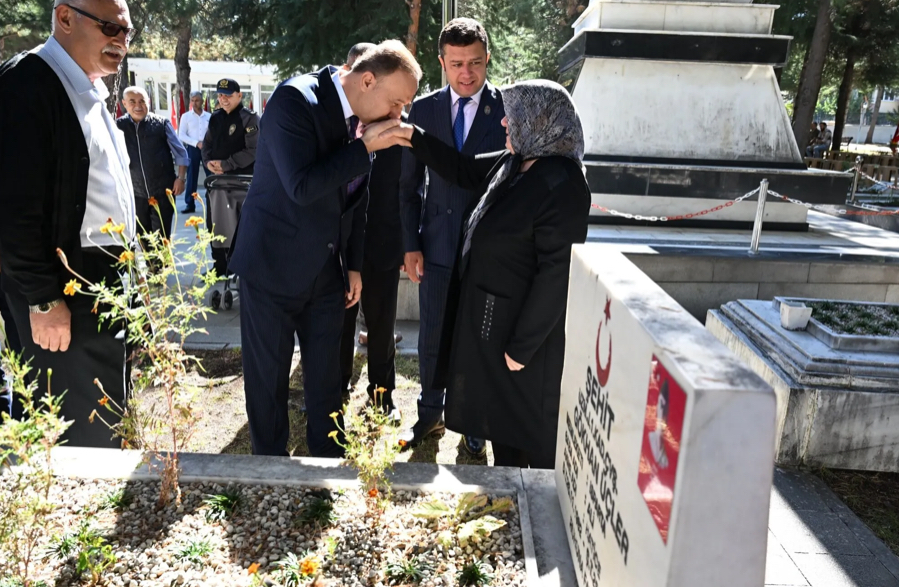 Isparta’da J. Uzm. Çvş. Ali Hekim şehadetinin yıl dönümünde anıldı