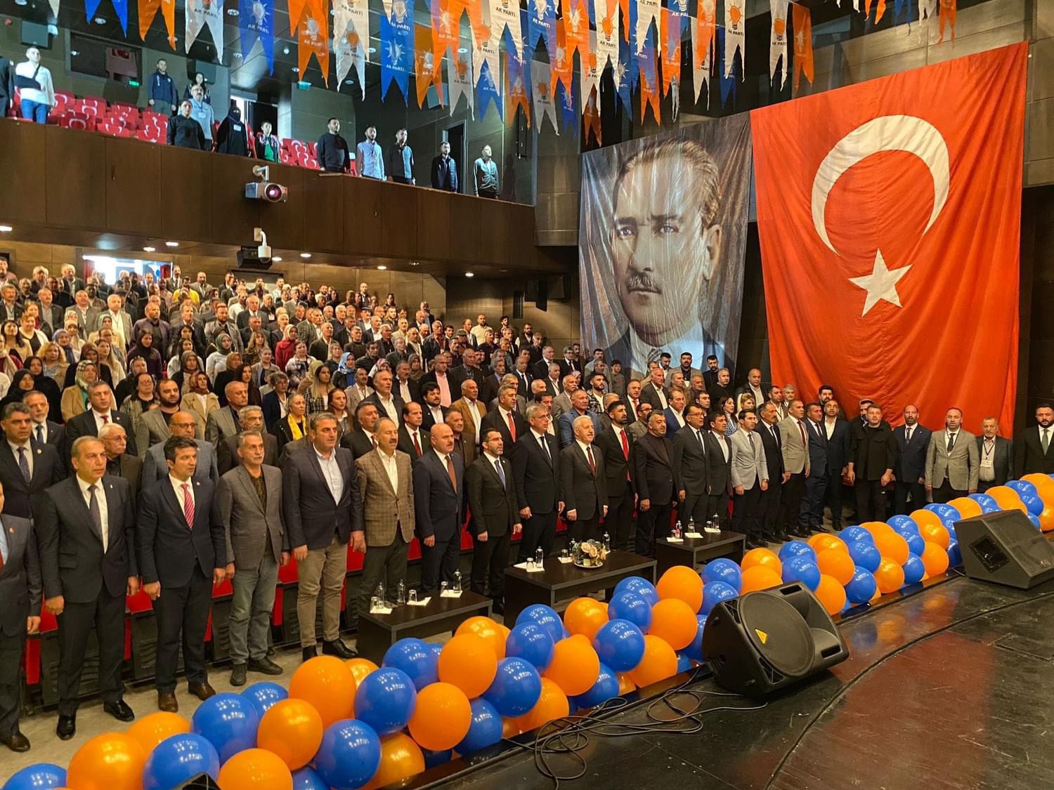 Kars AK Parti Merkez İlçe Başkanı Mehmet Nuri Kişli, güven tazeledi