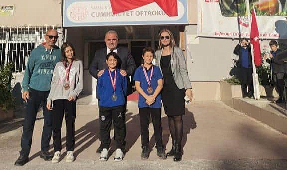 Bafra Cumhuriyet Ortaokulu Taekwondo Poomsae Şampiyonası Türkiye 2.si ve 3. sü