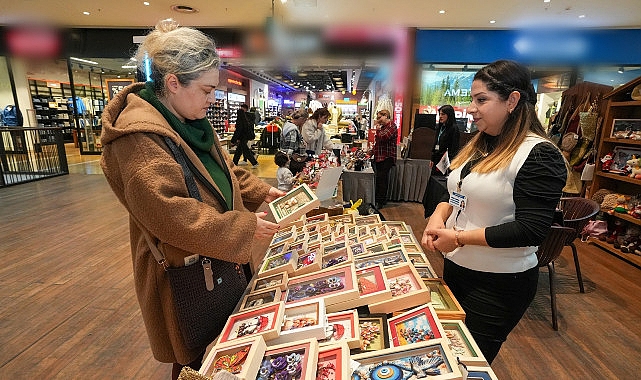 Gaziemirli kadınların el emeği ürünleri bu sergide