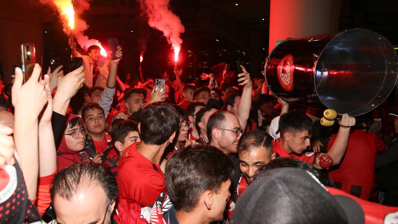 Gençlerbirliği Süper Lig’e Yükseldi, Ankara Coşkulu Karşıladı