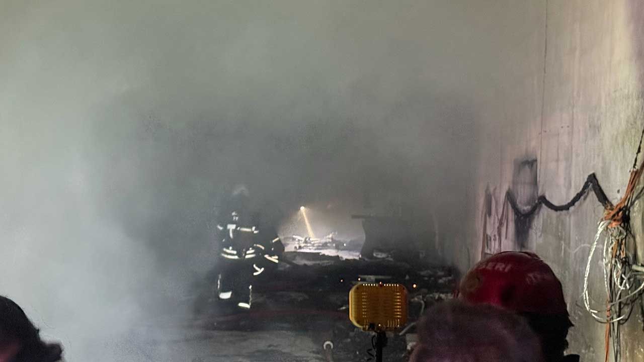 Kayseri Mobilya Deposu Yangını Polisle Büyümeden Söndü