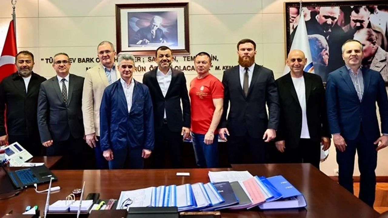 Kızıl Ordu Korosu Denizli’de Konser Öncesi Başkan Çavuşoğlu’nu Ziyaret Etti