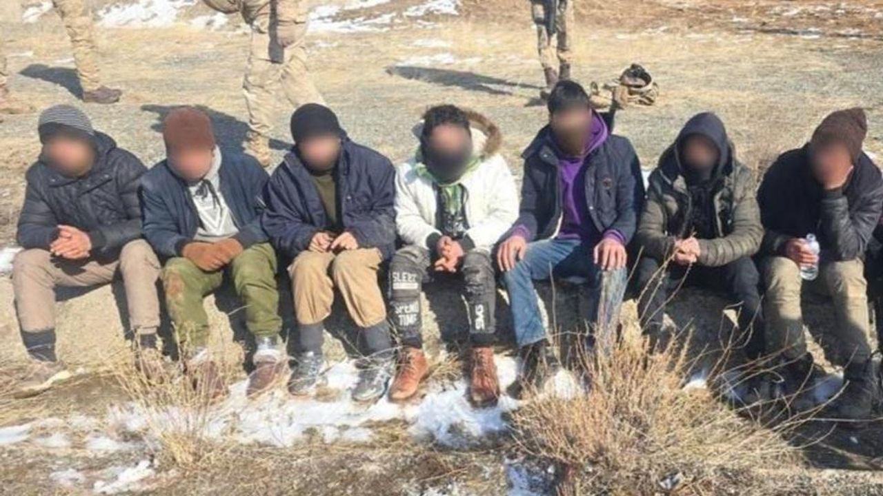 Kars Arpaçay’da Göçmen Kaçakçılığı Operasyonu: 8 Yakalandı