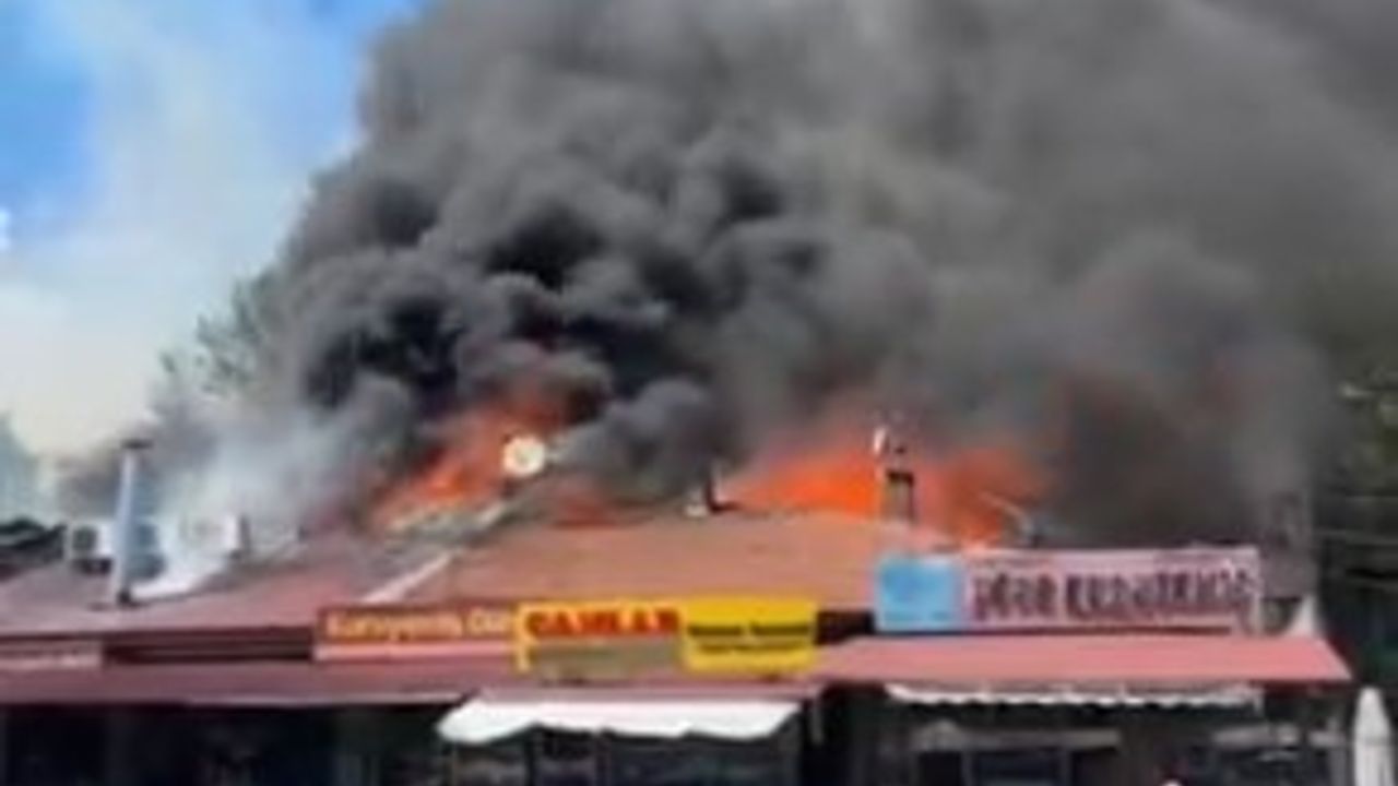 Erzincan Buğday Meydanı’nda İş Yeri Yangını: Müdahale Başladı