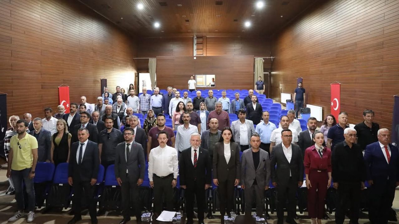 Bucak Kent Konseyi Başkanı Mustafa Kart Seçildi