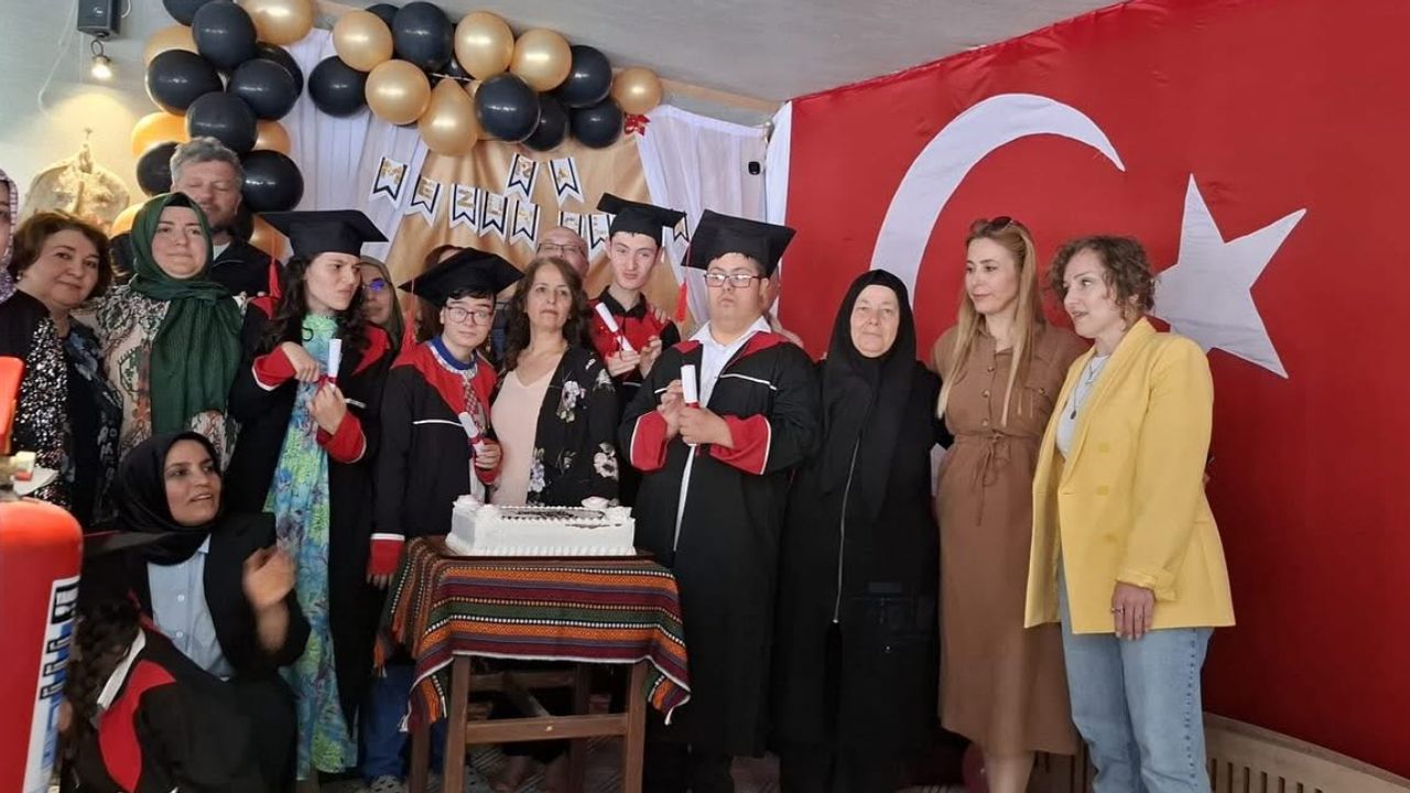 Isparta Özel Gereksinimli Öğrenciler Mezuniyet Coşkusu