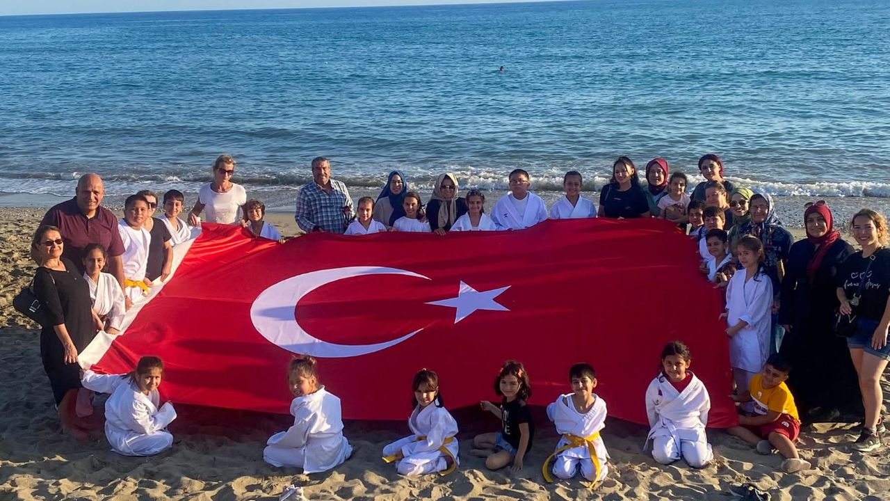 Alanya Sahilinde Gençlik Haftası Karate Şenliği