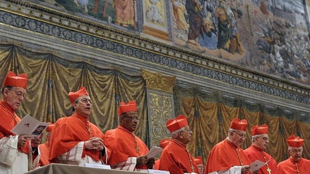 Papa Seçimi: Vatikan’dan Siyah Duman