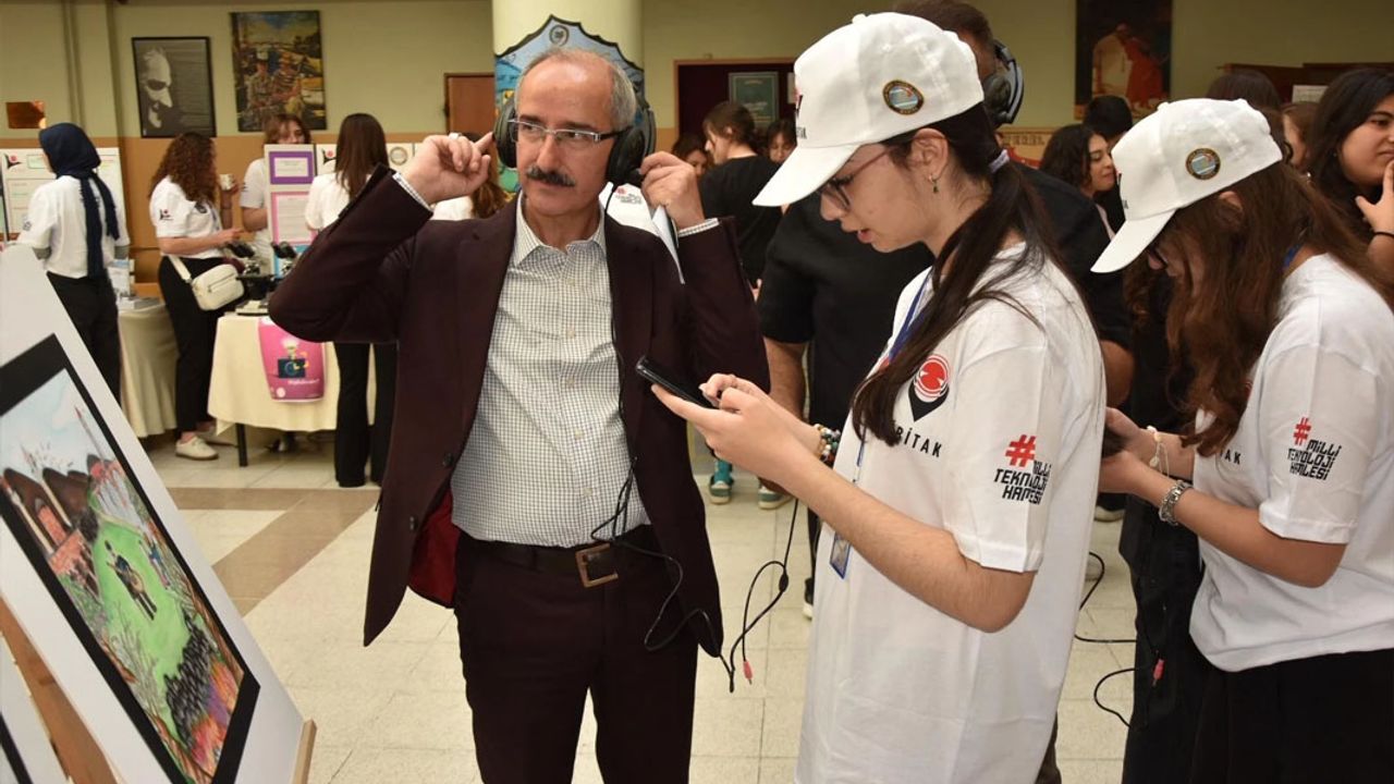 Manisa Hasan Türek Lisesi TÜBİTAK 4006 Fuarı Açıldı