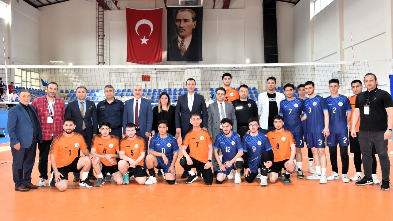 Şalpazarı MYO Trabzon Voleybol Finaline Yükseldi