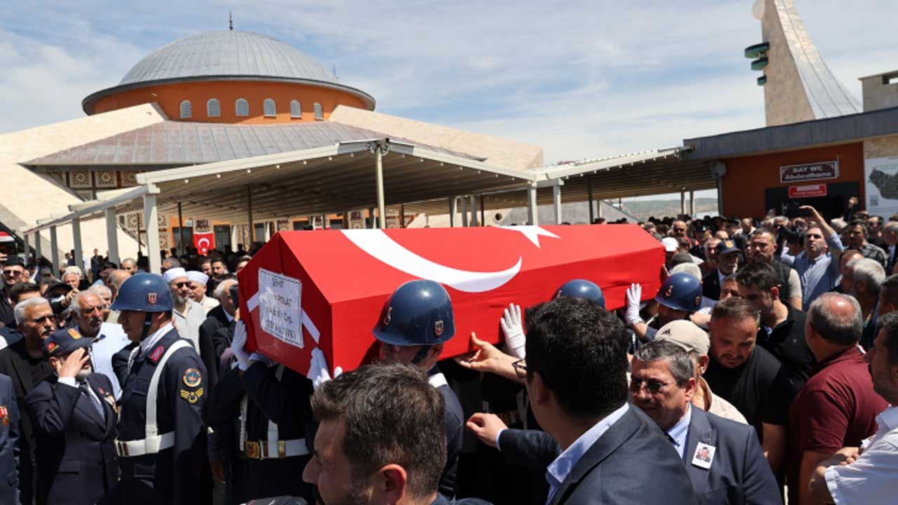 Şehit Jandarma Astsubay Emre Polat Sivas’ta Toprağa Verildi