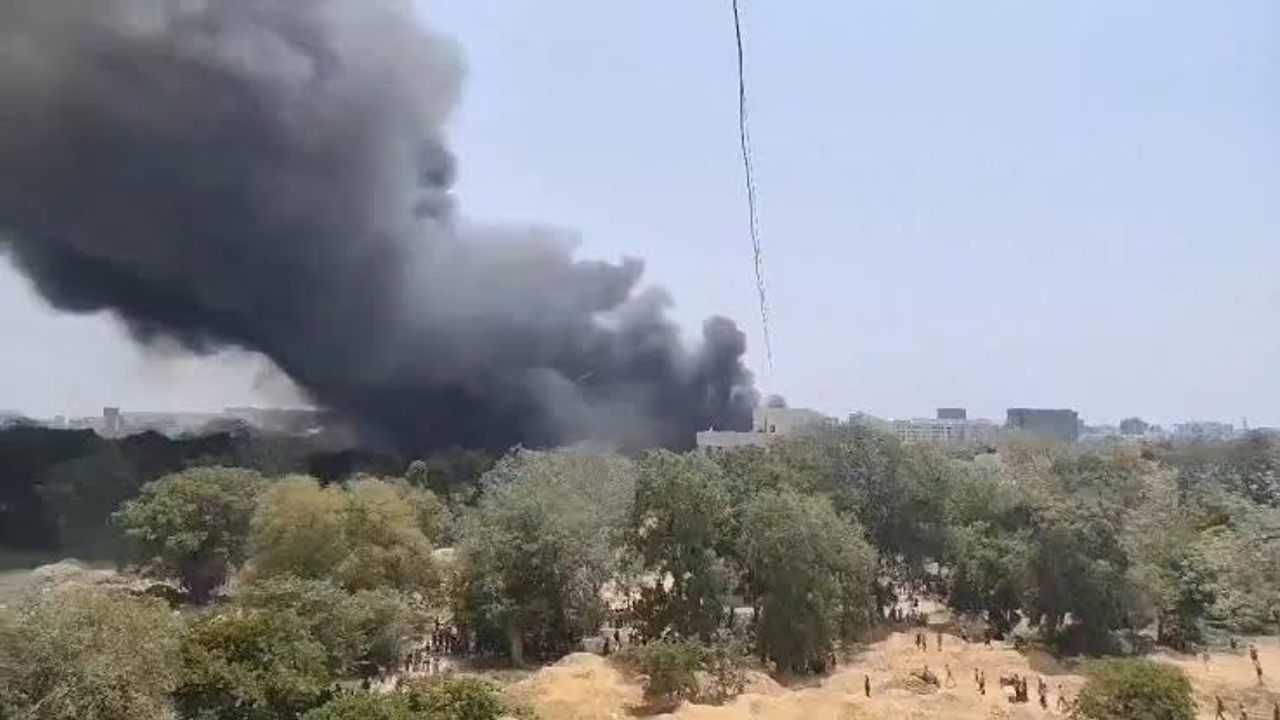 Hindistan’da Air India Uçağı Düştü: 242 Yolcu Tehlike Altında