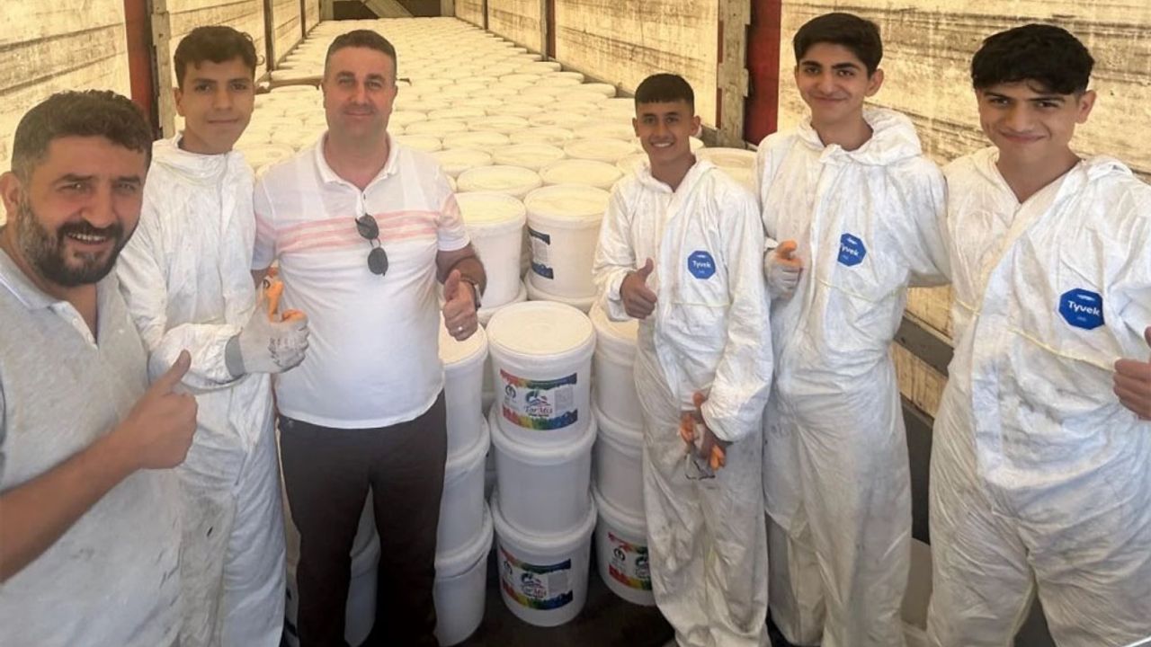 Mersin’de Öğrenciler TORMİS Markasıyla Boya Üretip Gelir Elde Ediyor