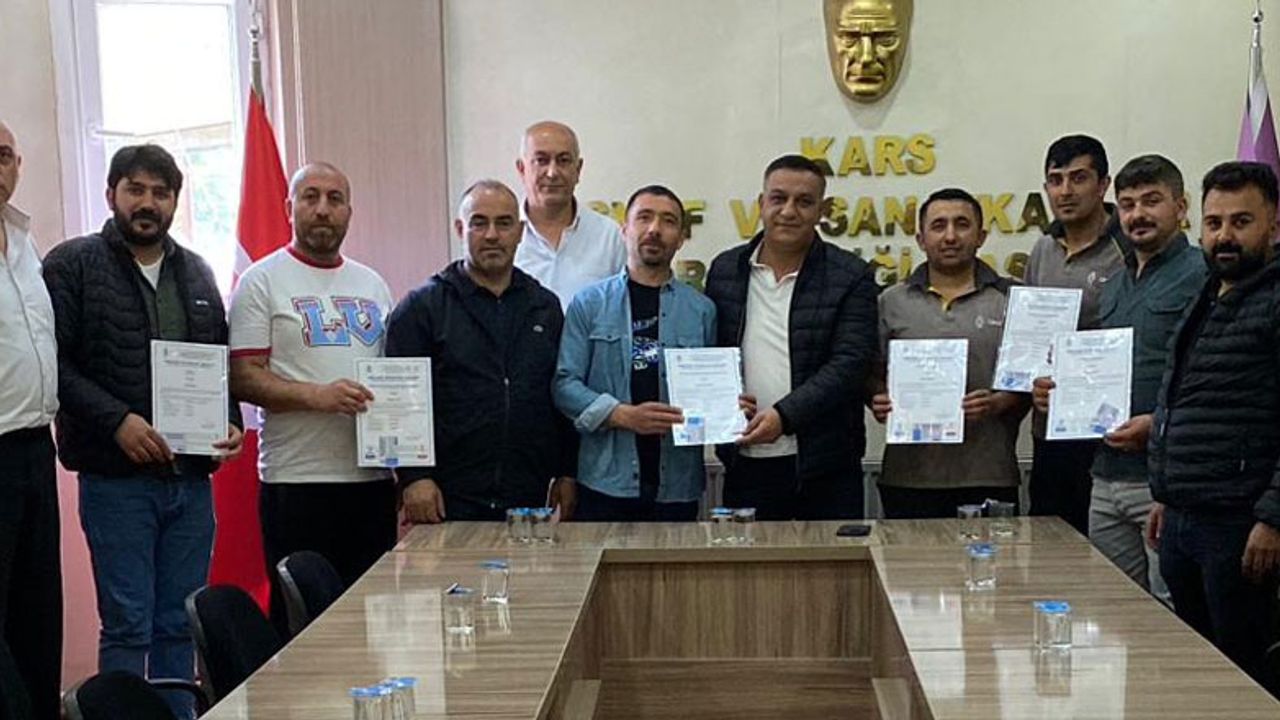 Kars’ta Esnaflara Mesleki Yeterlilik Belgeleri Verildi