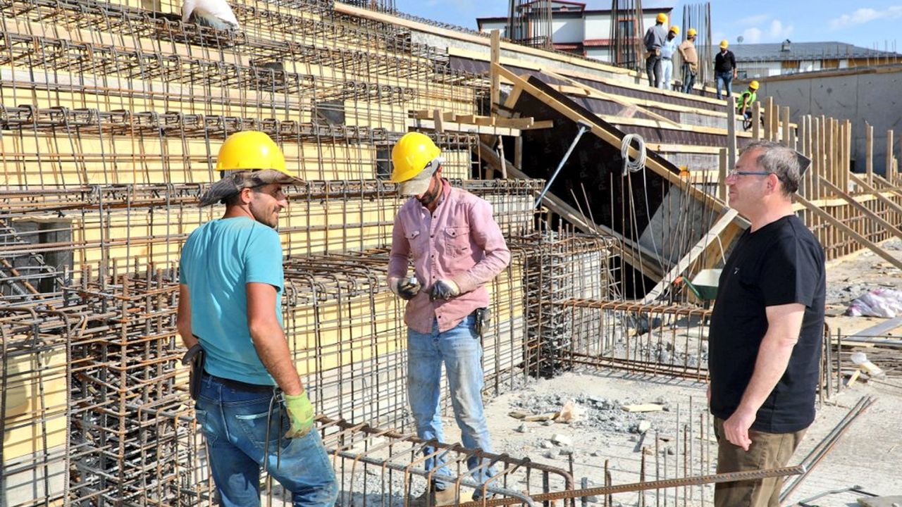 Kars’ta 500 Kişilik Kapalı Spor Salonu İnşaatı Hızla İlerliyor