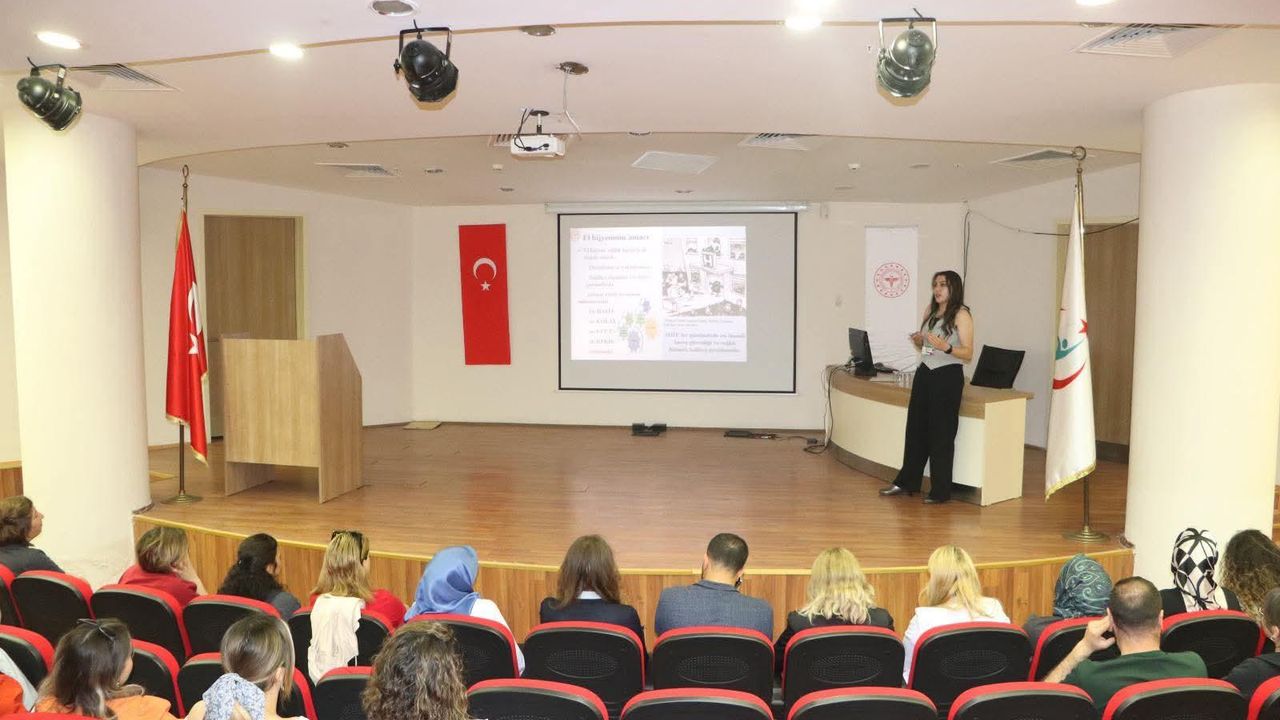 Kars’ta Sağlık Çalışanlarına El Hijyeni Eğitimi Verildi