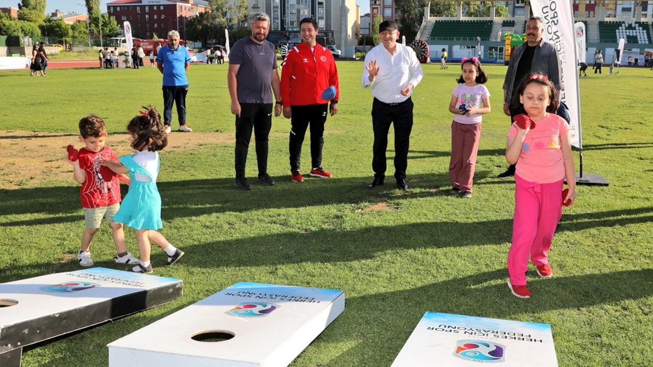 Vali Polat, Kars’ta Gençlik Festivalinde Enerji Dolu Anlar Yaşattı