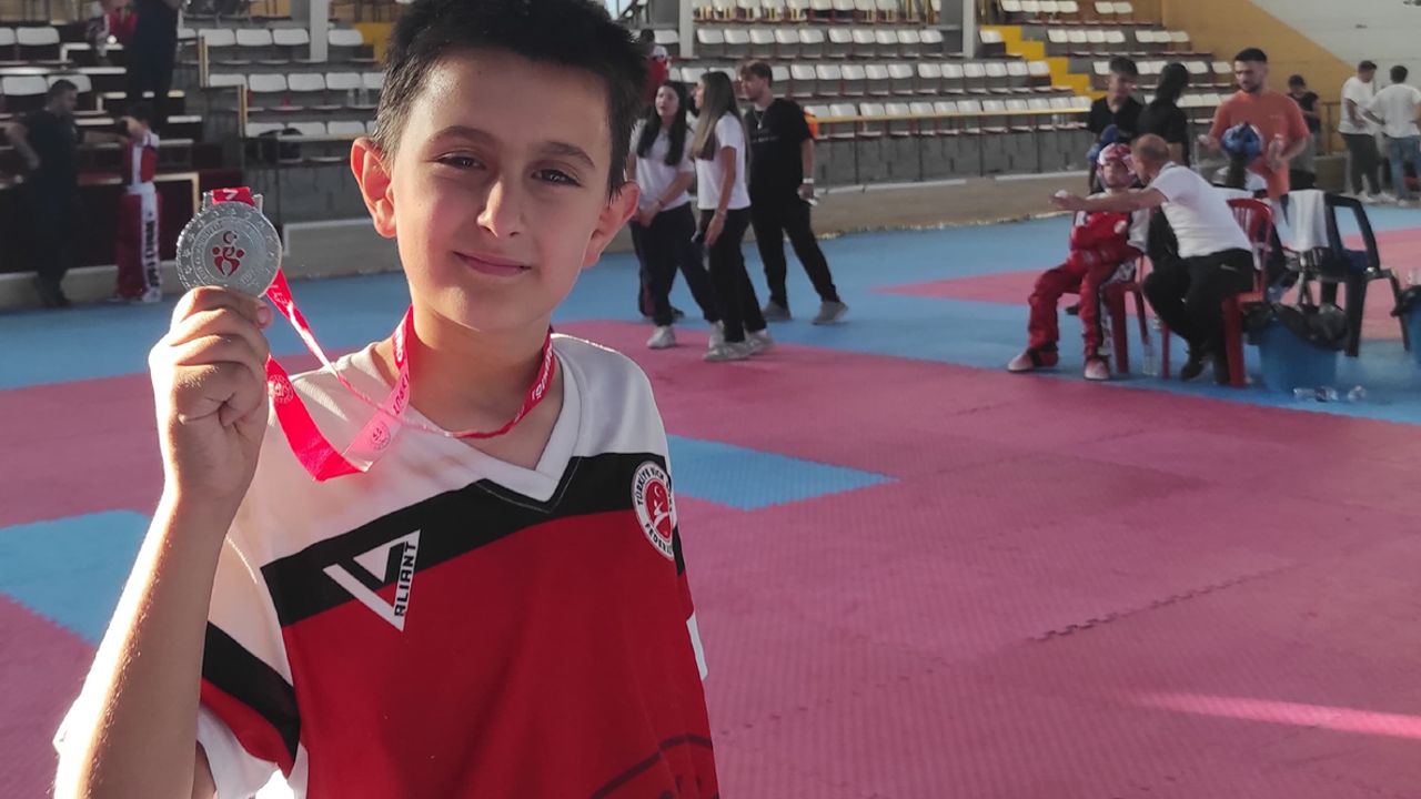 Beypazarılı Genç Kick Boksçu Yakup Dikmenlioğlu Türkiye Şampiyonası’na Katılmaya Hak Kazandı