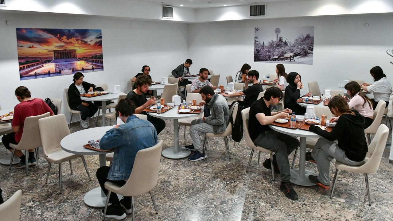 Ankara Büyükşehir Belediyesi Öğrencilere Barınma, Beslenme ve Kütüphane Desteği Sağlıyor