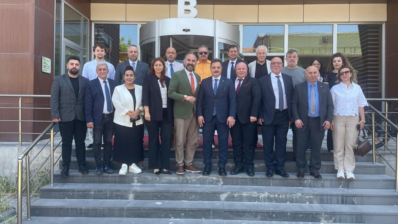 TİMBİR Sivas’ta Dijital Medya ve Şehir Tanıtımını Masaya Yatırdı