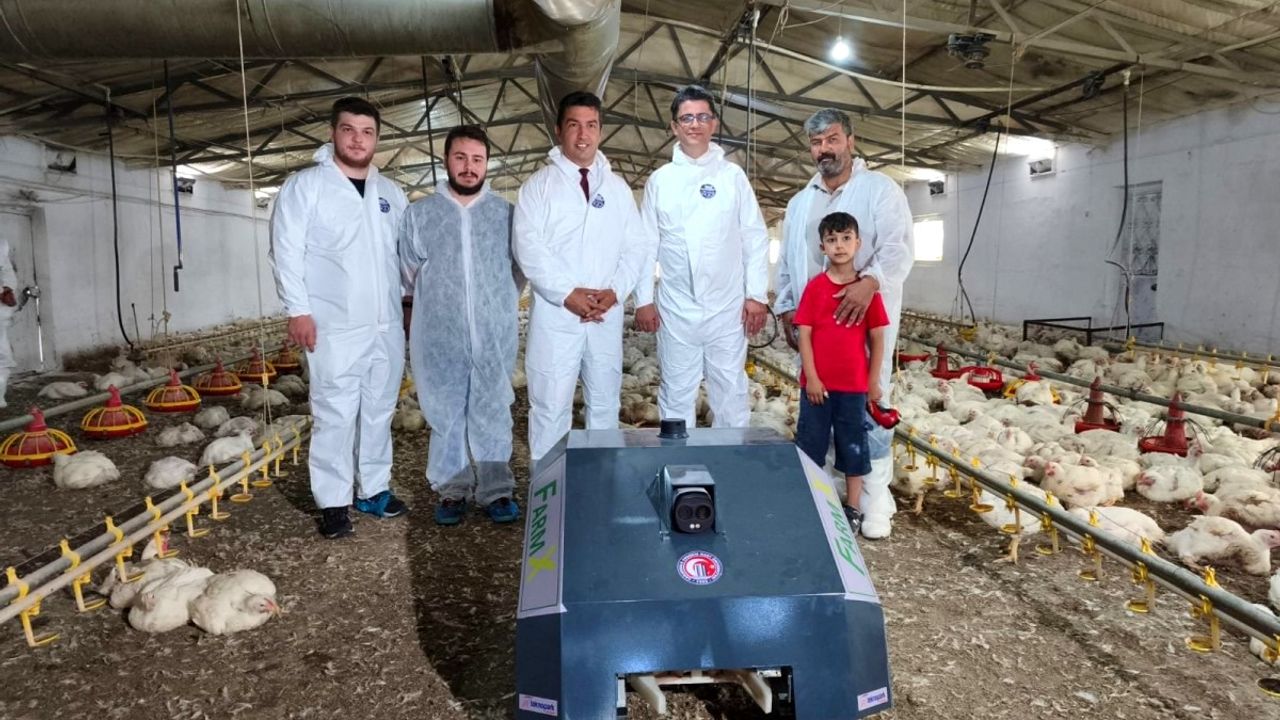ÇOMÜ’den Yapay Zeka Destekli Kümes Robotu BroBot ile Verim Artışı