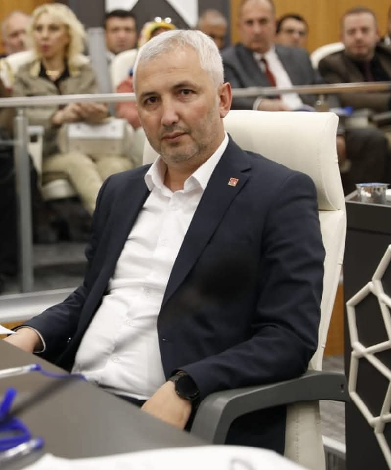 CHP İLKADIM BELEDİYE MECLİS ÜYESİ ENDER ÇIKLA EMEKLILER VE İLKADIMLILARIN GAZİ PARKTAKİ CAY UCRETLERININ  İNDİRİM YAPILMASINI ÖNERDİ