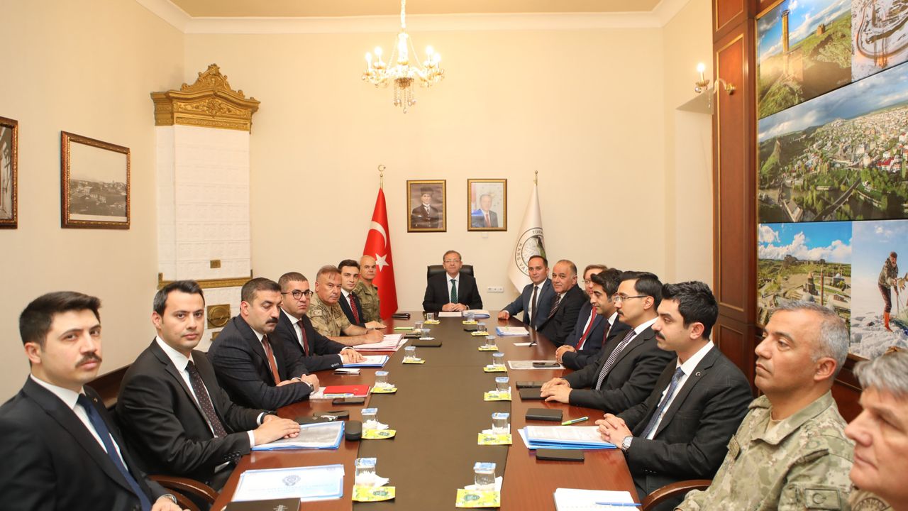 Kars’ta Güvenlik ve Asayiş Toplantısı: Huzur İçin İş Birliği Vurgusu