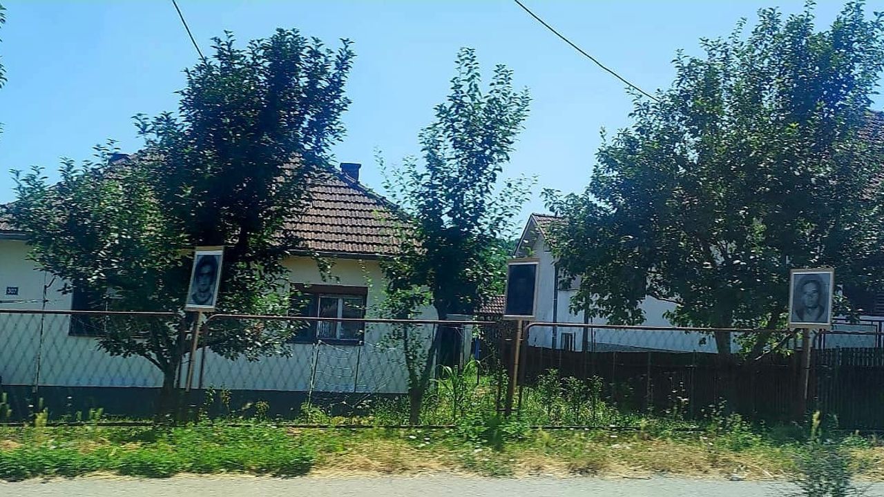 Srebrenitsa Anması Öncesi Yol Üzerinde Sırp Asker Fotoğrafları Provokasyon Yaratıyor