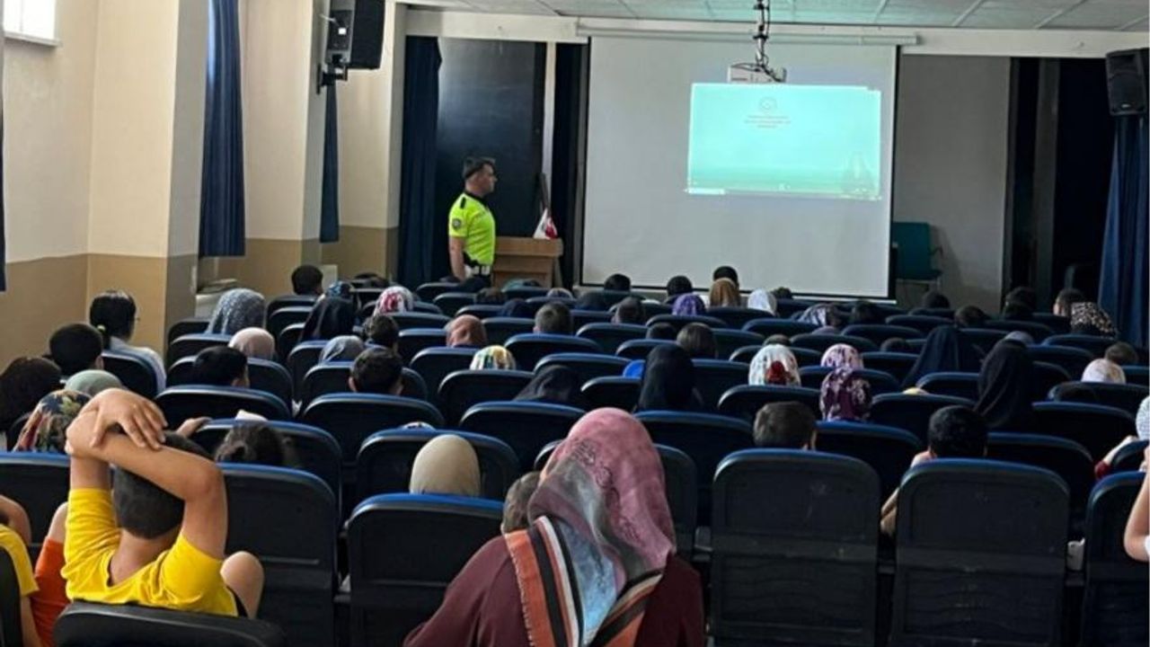 Kars’ta Öğrencilere Trafik Bilinci Aşılandı