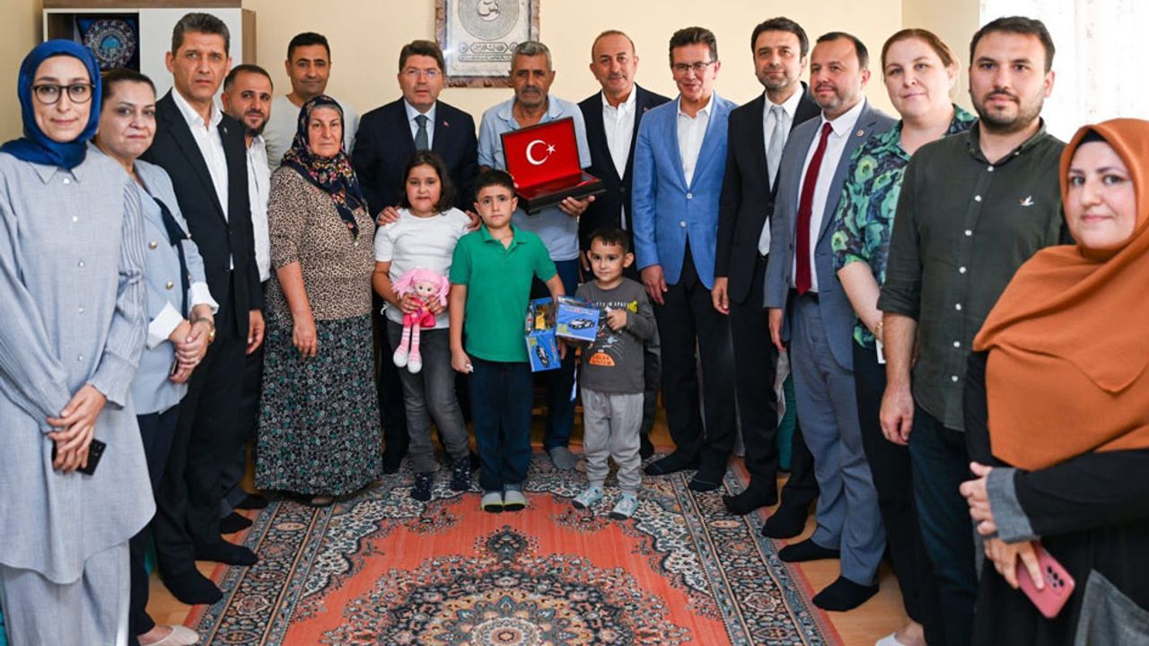 Adalet Bakanı Tunç Şehit Ailelerini Ziyaret Etti