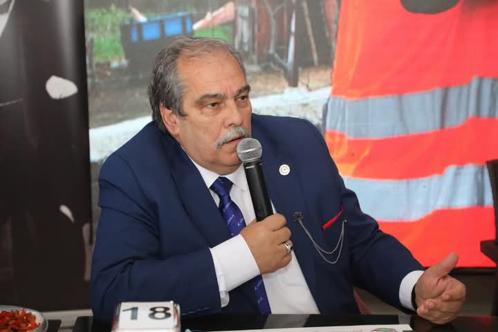 Anadolu Basın Birligi Genel Sekreteri Turhan AKŞEN 19 Mayıs Üniversitesi Rektörü Fatma AYDIN Tepki gösterdi.Basın Mensupları arasinda Ulusal ve Yerel diye Ayrım yapamazsıniz