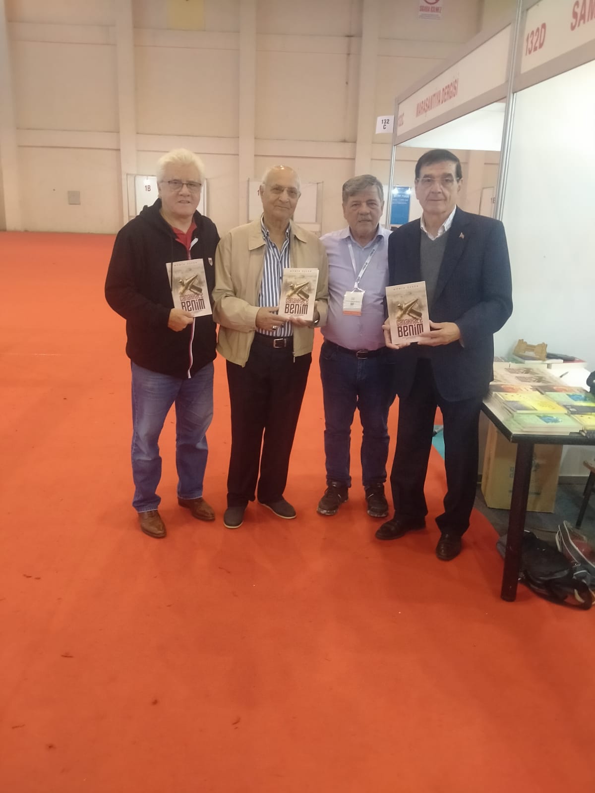 Balkan Camiasinin Sevilen Sanatcısi Kültür Elcisi Şair Yazar Mümin ÜSTÜN Kitap Fuarinda yoğun ilgi gördü