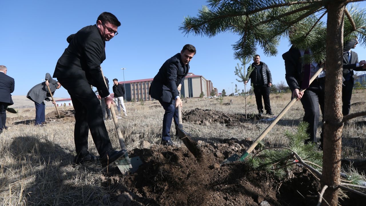 Kars’ta Karabağ Zaferi ve Şehitler İçin 44 Fidan Dikildi