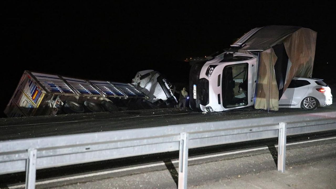 Diyarbakır’da Zincirleme Kazada 4 Ölü, 13 Yaralı