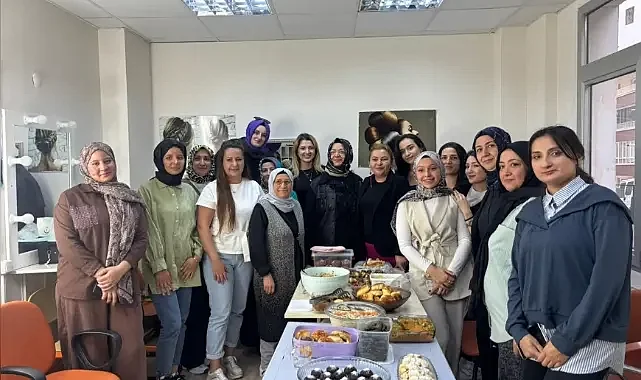 Pursaklar’da Kursiyerler Öğretmenler Günü’nde Sürpriz Yaptı