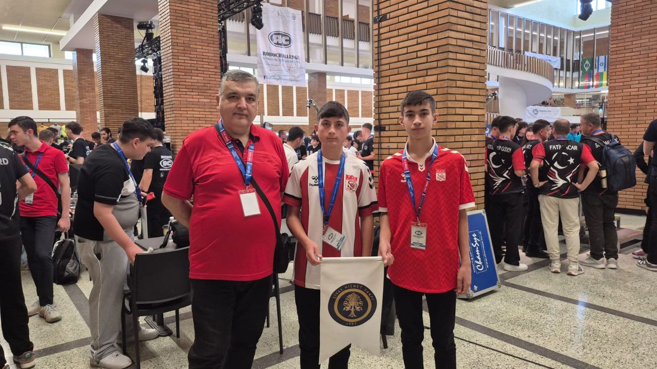 Sivaslı Öğrenciler Robot Yarışmasında Dünya Dördüncüsü