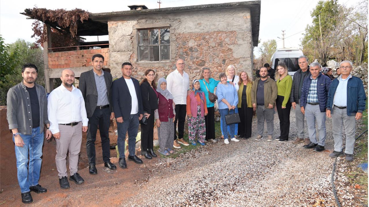 Alanya Belediyesi İhtiyaç Sahibi Aileye Konteyner Ev Teslim Etti