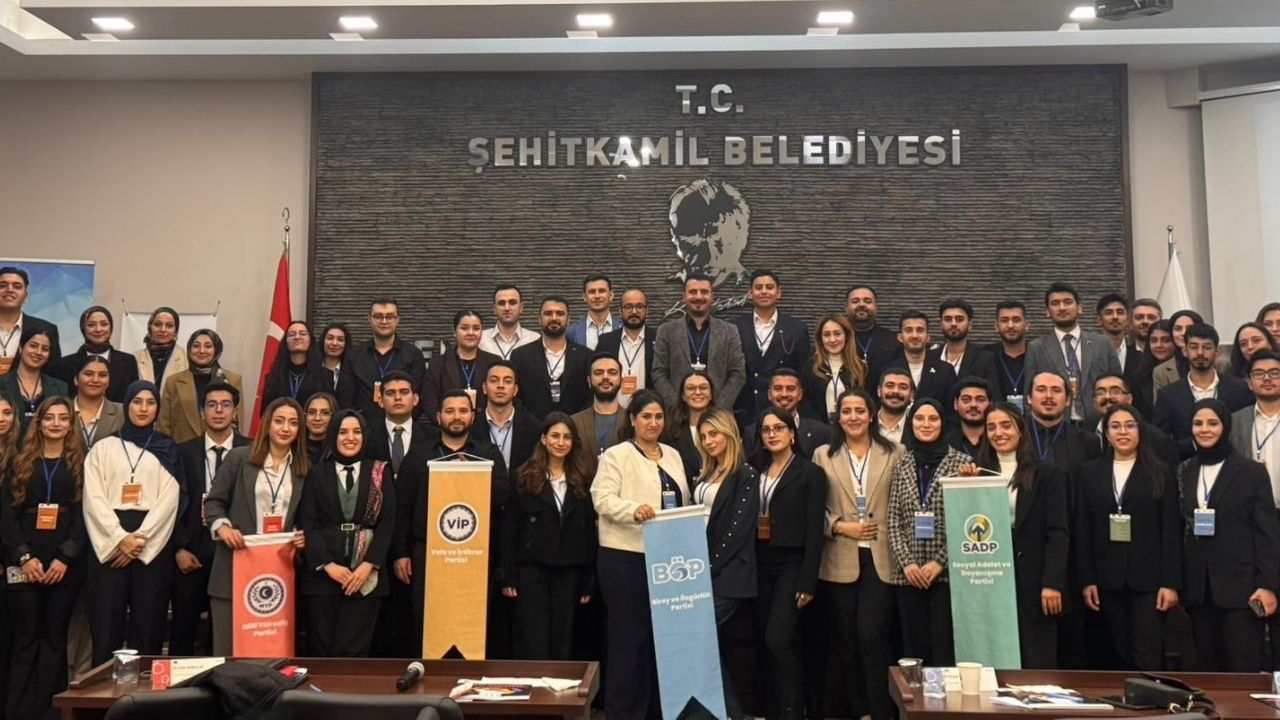 Gaziantep’te Gençler Belediye Meclisi Simülasyonunda